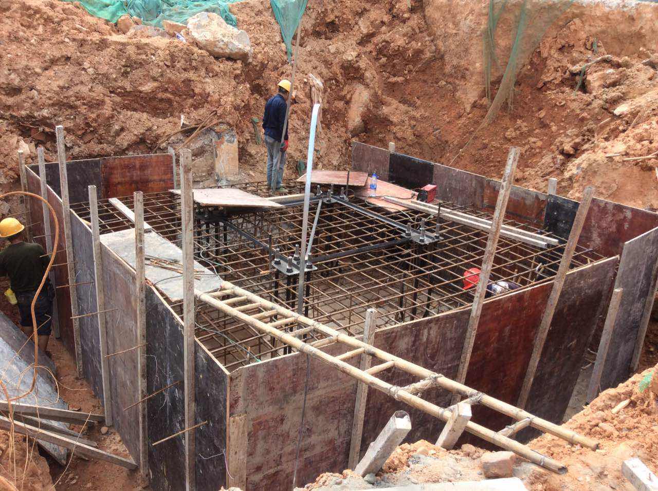 福建经济学校综合实训楼项目围护桩和塔吊基础施工