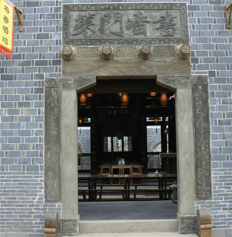 福建易顺建筑工程有限公司承建的建阳古建筑一条街考亭书院迎来送往八方游客