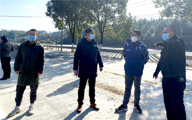 同舟共济 心手相连