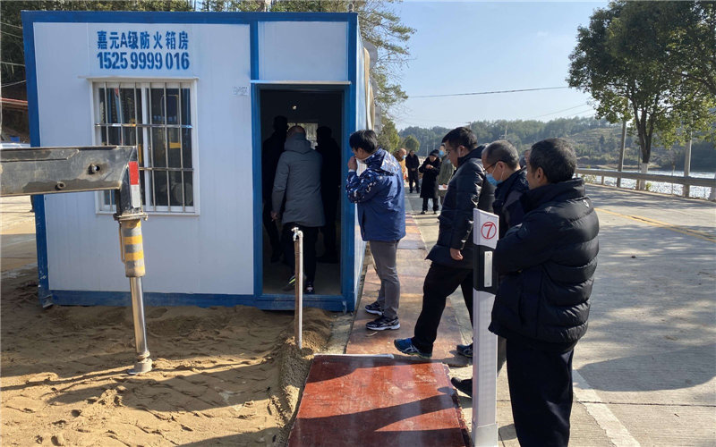 同舟共济 心手相连