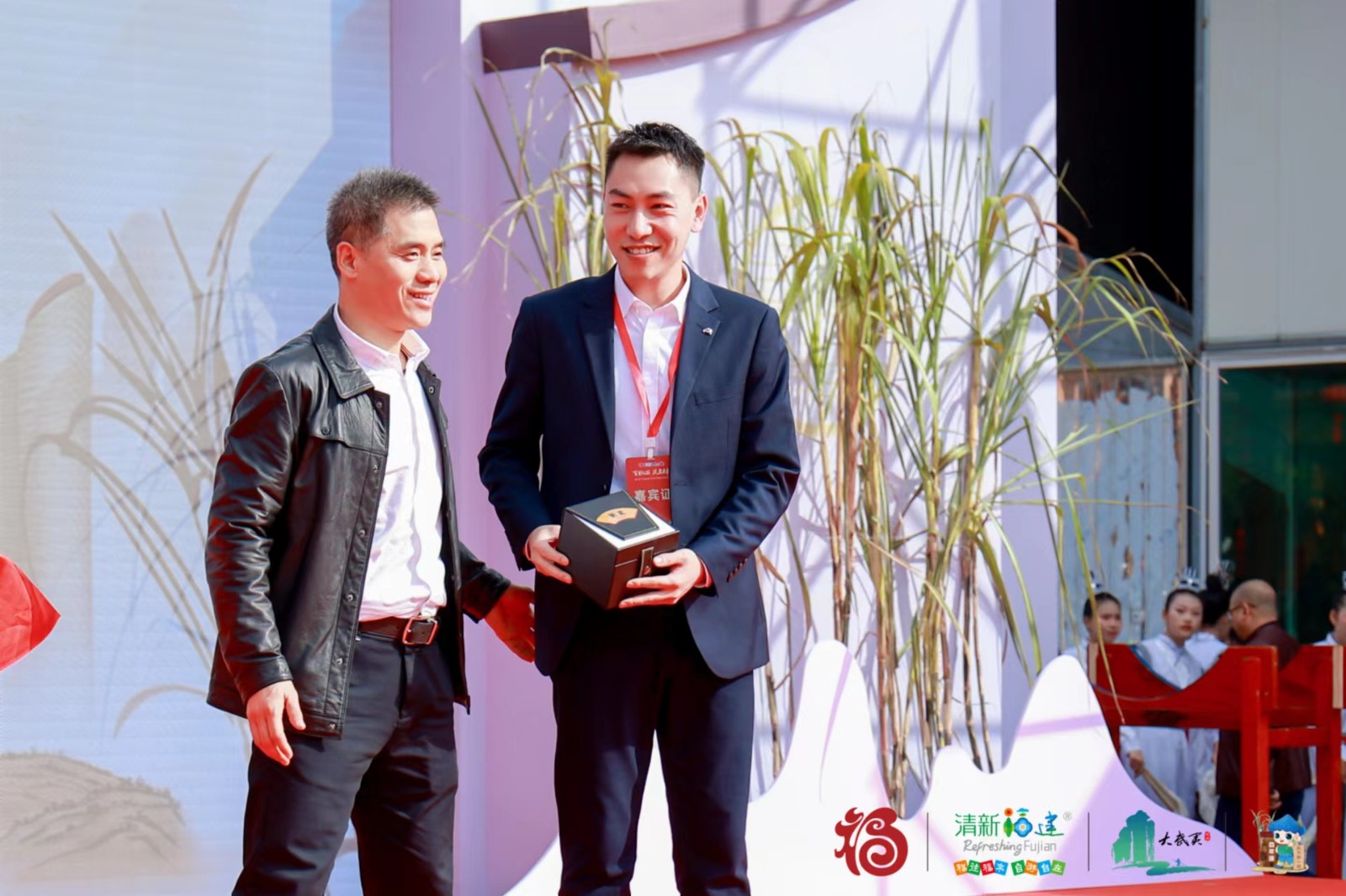 易顺建工集团总经理李晋恒以高价斩获“糖王”桂冠,助力万前村贫困村民