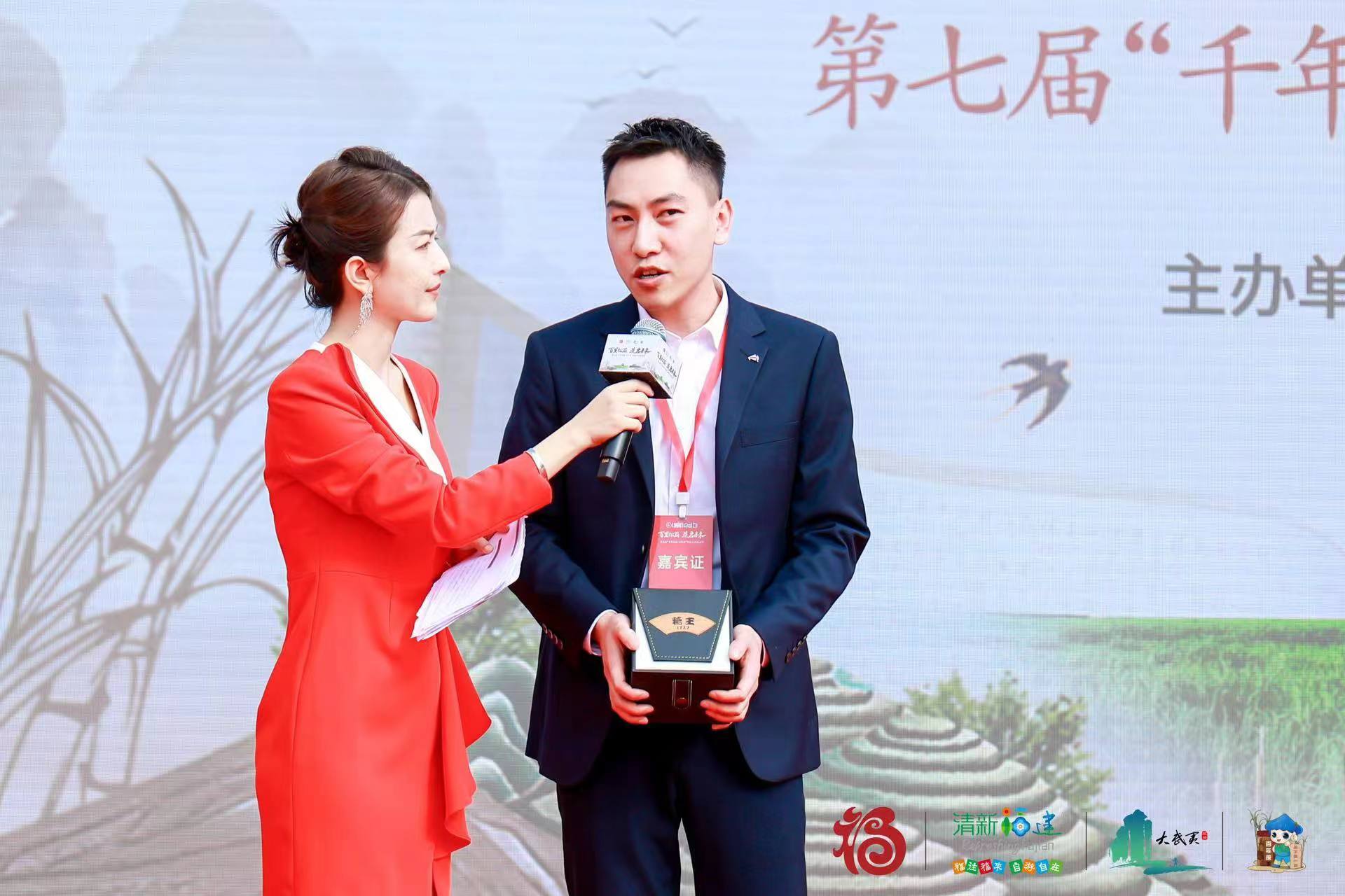 易顺建工集团总经理李晋恒以高价斩获“糖王”桂冠,助力万前村贫困村民