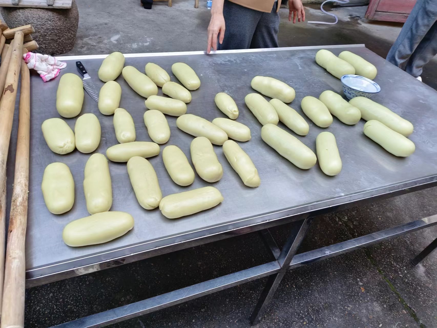 易顺建工集团:体验黄粿制作,传承传统文化