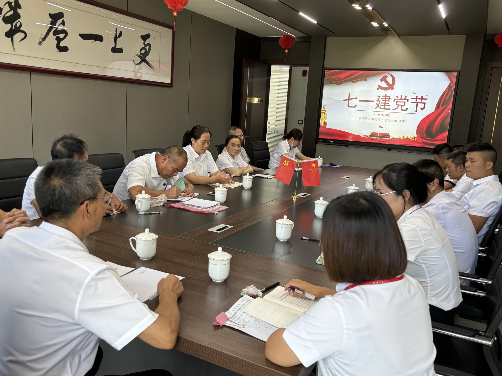 易顺建工集团庆七一:重温誓词忆初心,表彰先进强党性