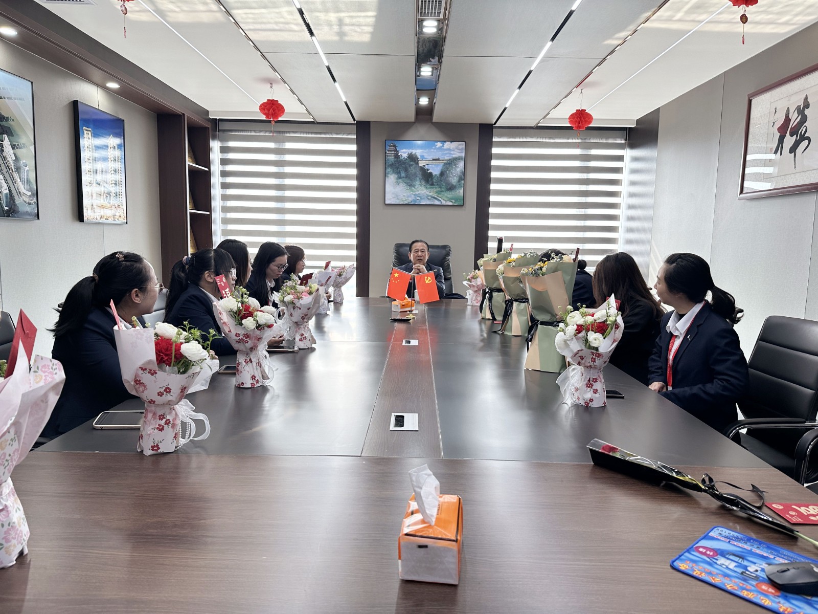 “同心协力 乘风破浪 巾帼力量,再创辉煌”易顺建工集团举行妇女节庆祝大会