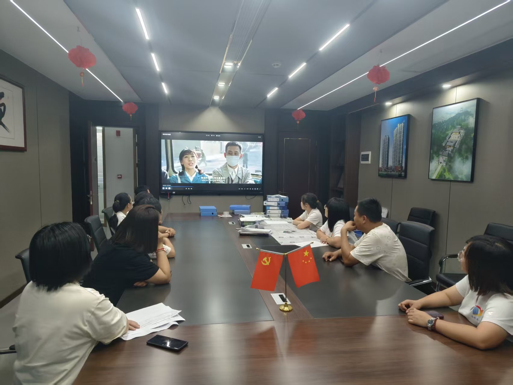 赓续红色血脉，凝聚奋进力量 —— 易顺建工集团党支部国庆观影《我和我的祖国》