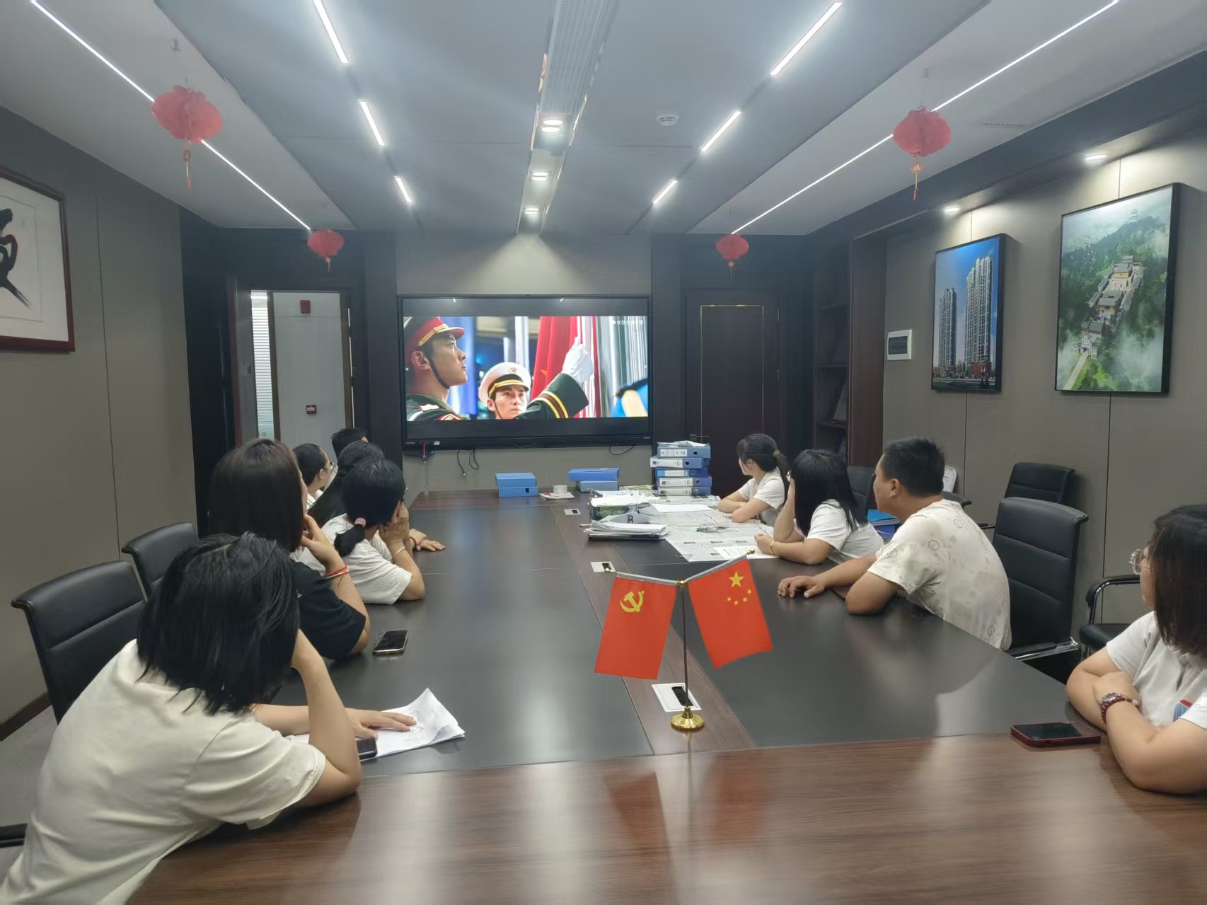 赓续红色血脉，凝聚奋进力量 —— 易顺建工集团党支部国庆观影《我和我的祖国》