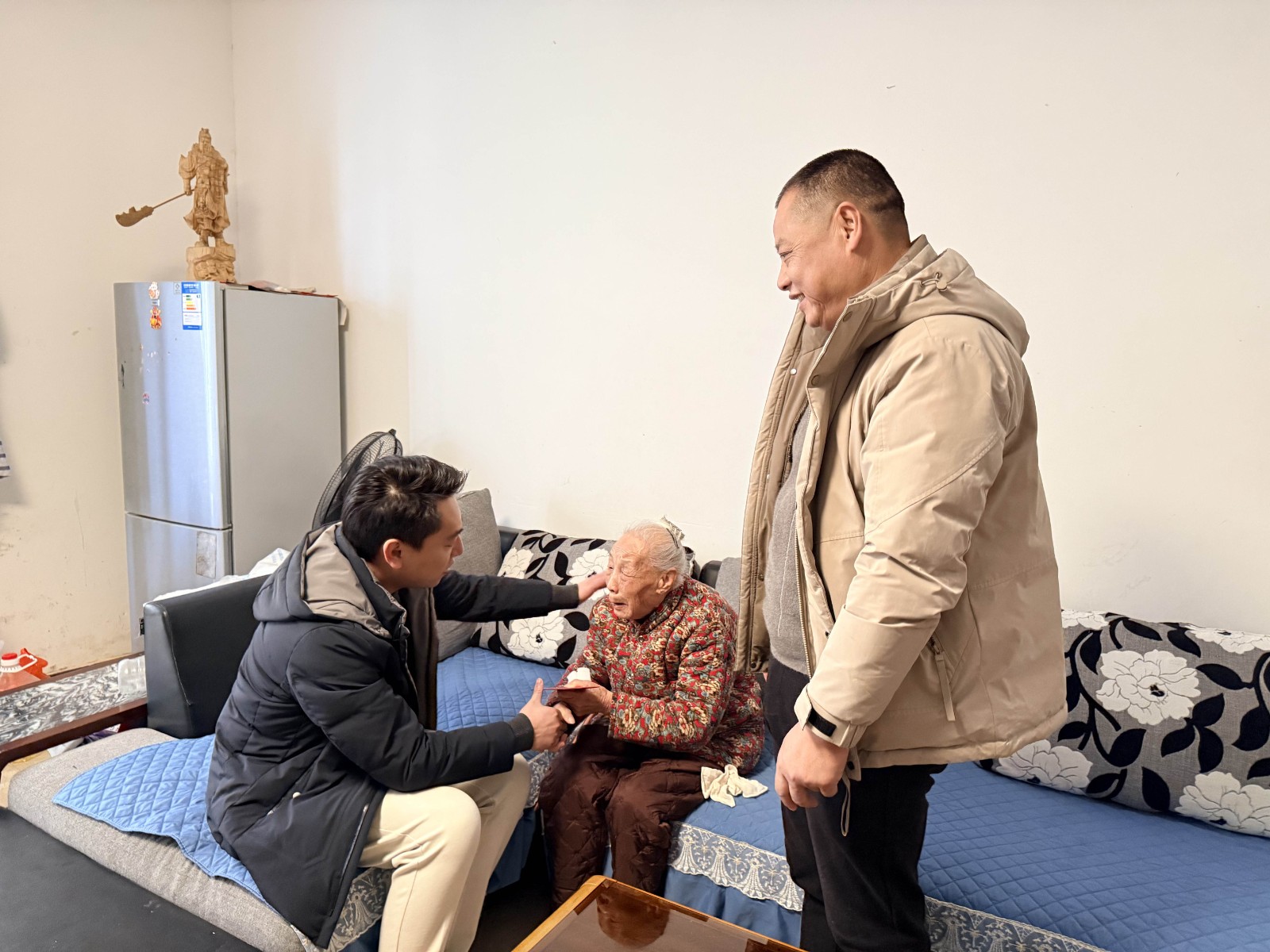 情暖寒冬，心系民生——易顺建工集团开展困难党员及群众慰问活动