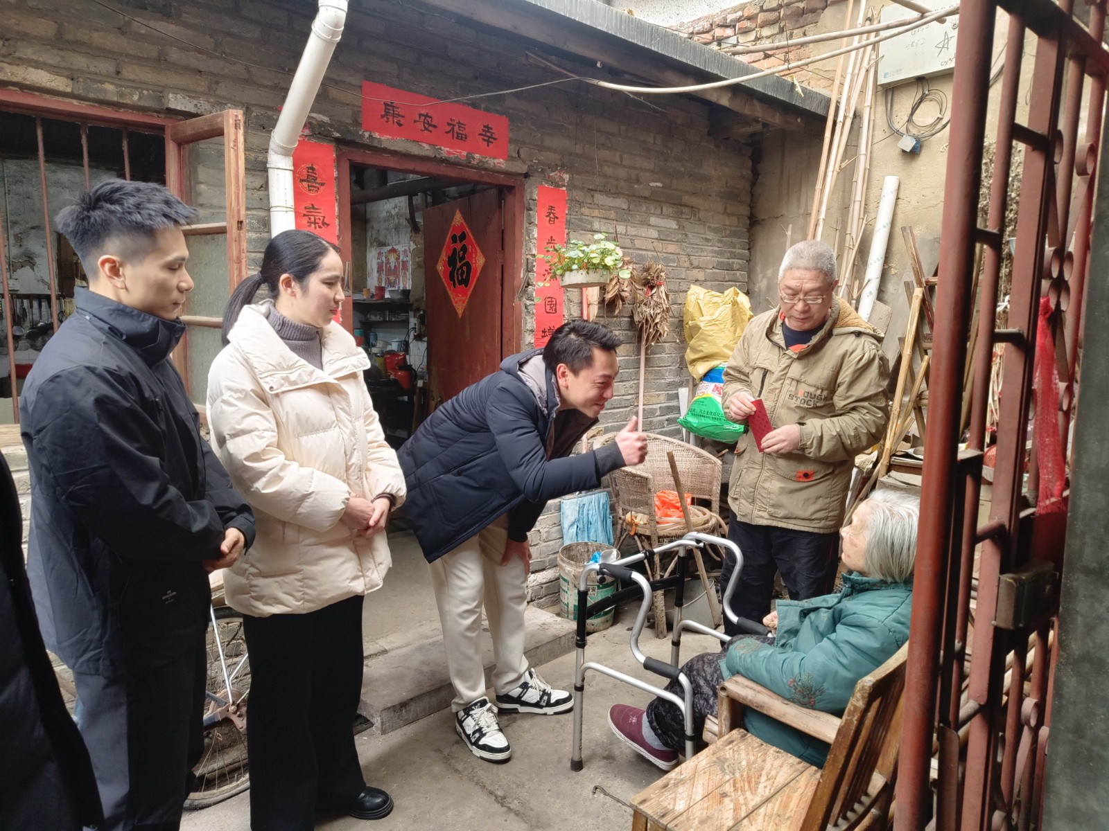 情暖寒冬，心系民生——易顺建工集团开展困难党员及群众慰问活动