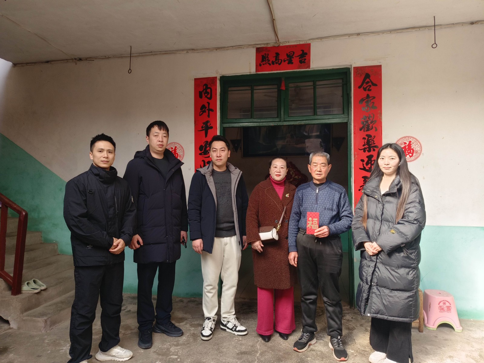 情暖寒冬，心系民生——易顺建工集团开展困难党员及群众慰问活动