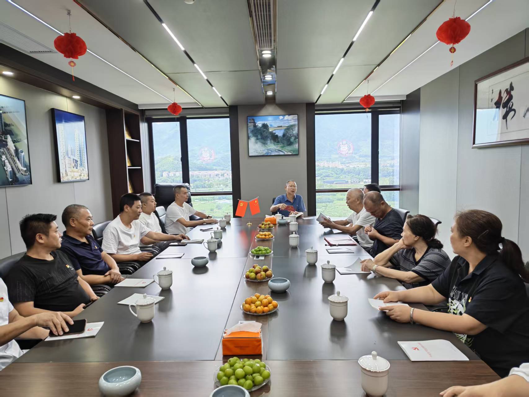 深学先进典型 树牢正确政绩观